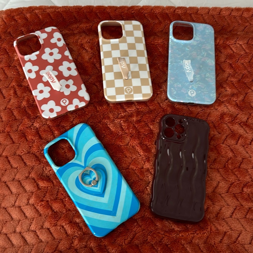 5 iPhone 13 Pro Max cases. 3 of the cases are loopy